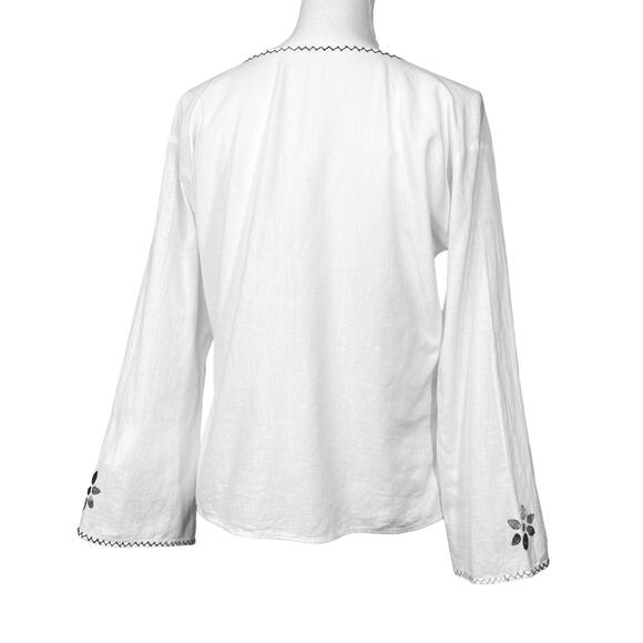 Vintage 1970s Handmade Embroidered Blouse Florals on White Chambray Size S - Picture 8 of 9